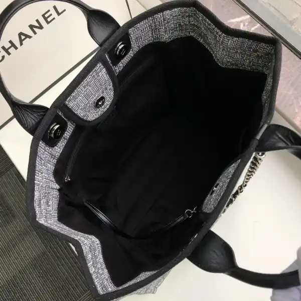 First bag ru CHANEL TOTE BAG