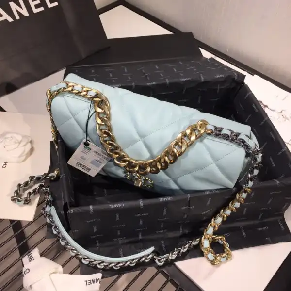 First bag ru CHANEL 19 FLAP BAG