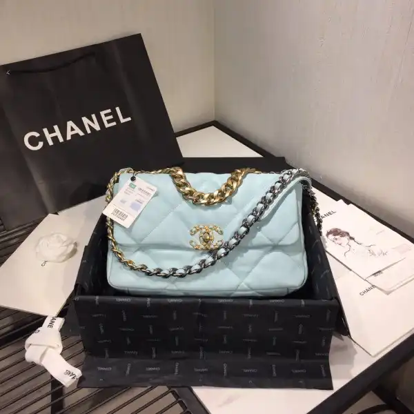 First bag ru CHANEL 19 FLAP BAG