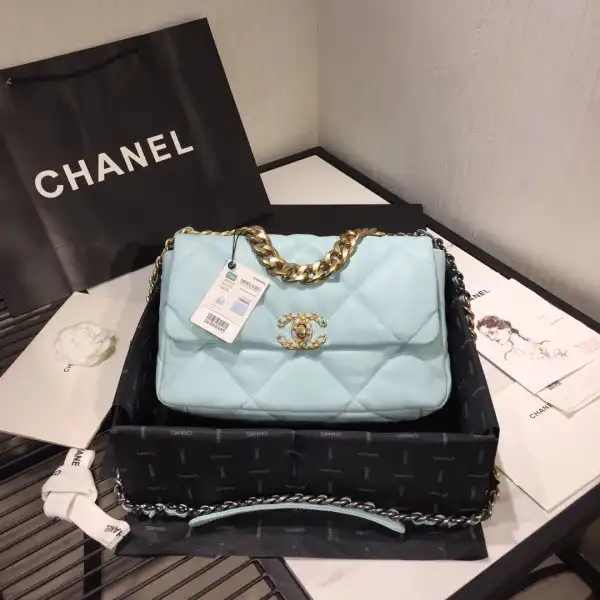 First bag ru CHANEL 19 FLAP BAG