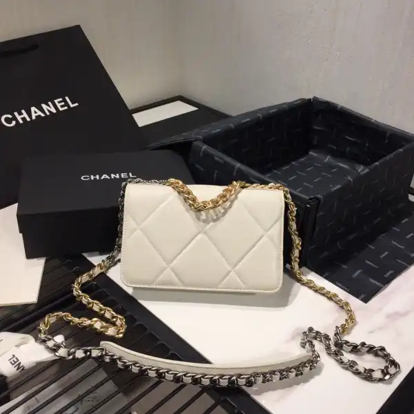 CHANEL CHAIN WALLET