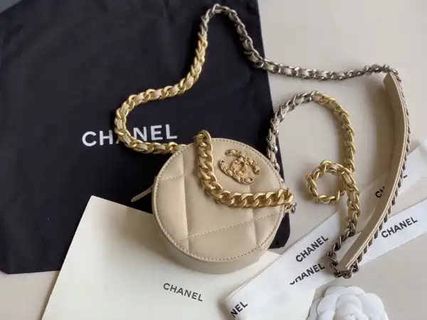 CHANEL 19 CHANELUTCH WITH CHAIN