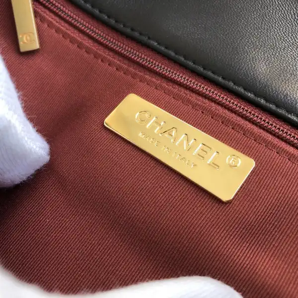 First bag ru CHANEL 19 FLAP BAG