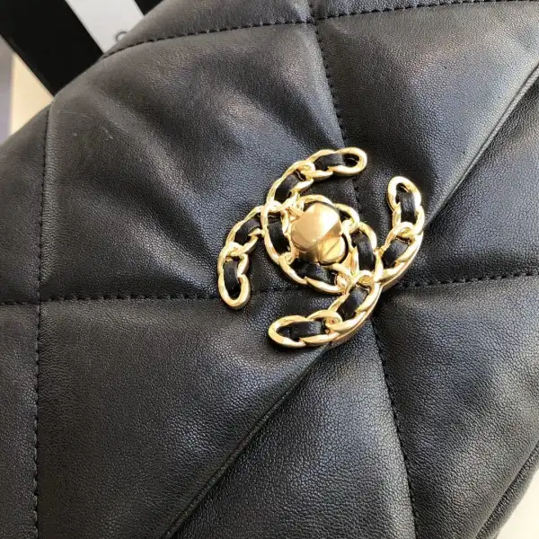 First bag ru CHANEL 19 FLAP BAG