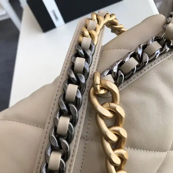 CHANEL 19 FLAP BAG