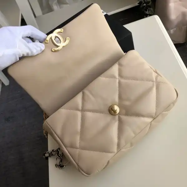 CHANEL 19 FLAP BAG