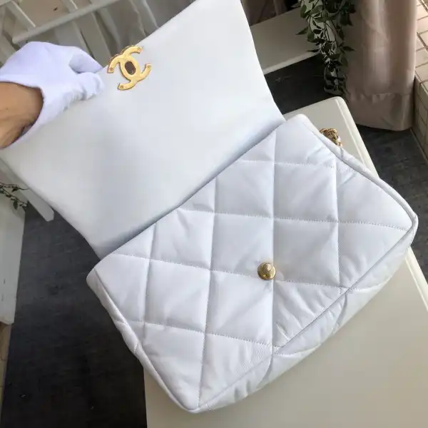 CHANEL 19 FLAP BAG