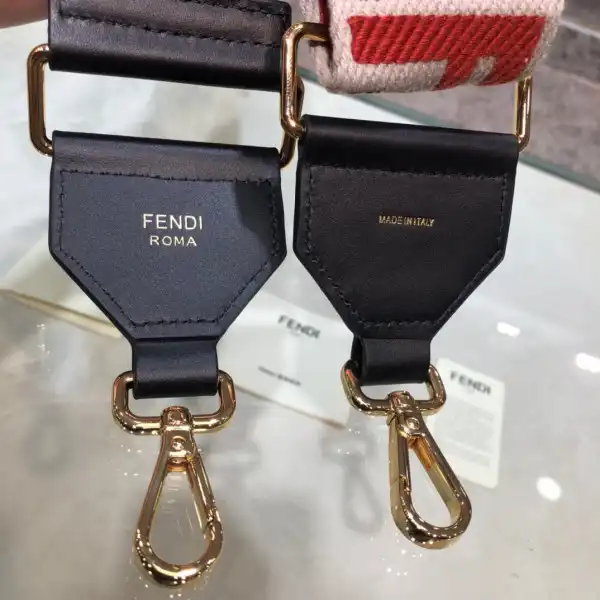 First bag ru FENDI STRAP YOU