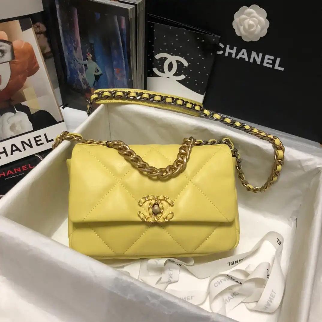 CHANEL 19 FLAP BAG