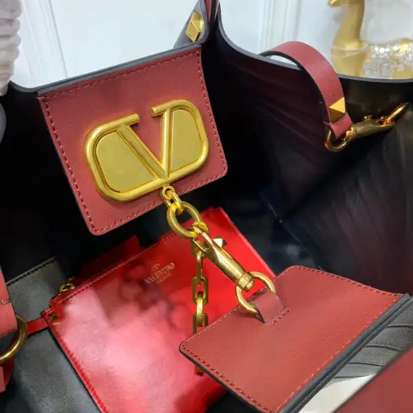 First bag ru VALENTINO GARAVANI ESCAPE TOTE BAG