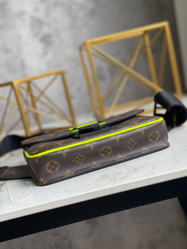 [FREE SHIPPING] LOUIS VUITTON S LOCK SLING BAG