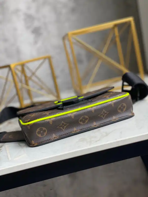 Frstbag ru LOUIS VUITTON S LOCK SLING BAG