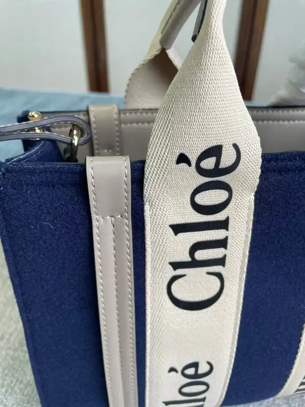 CHLOÉ SMALL WOODY TOTE BAG WITH STRAP