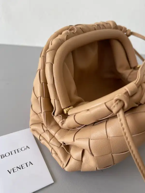 First Bag Ru BOTTEGA VENETA MINI POUCH