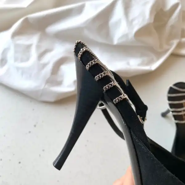 First bag ru YSL CHAIN PUMPS