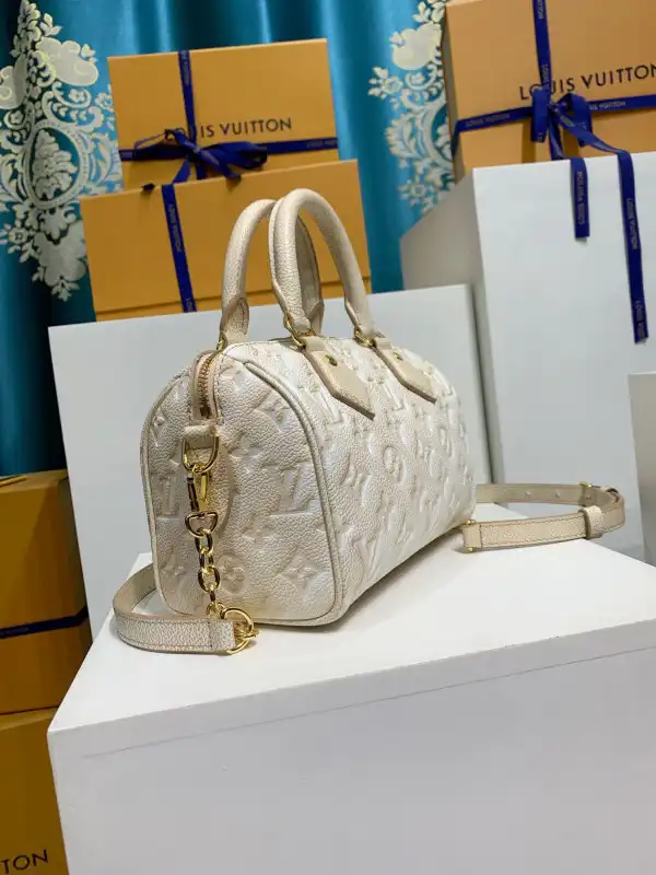 First Bag Ru LOUIS VUITTON SPEEDY BANDOULIÈRE 20