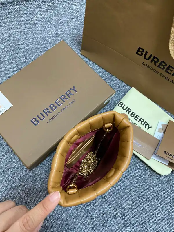 Bagsoffer BURBERRY MICRO Lola Bucket Bag