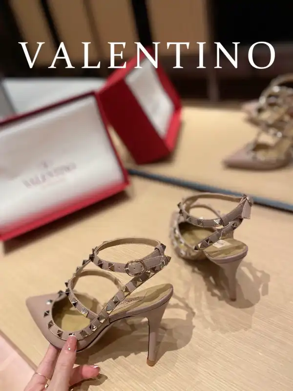 First bag ru VALENTINO ROCKSTUD SANDAL