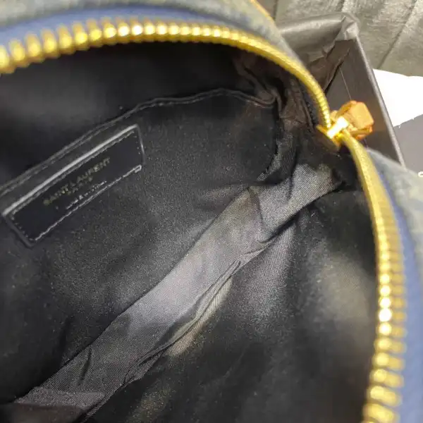 Bagsoffer YSL VINYLE ROUND CAMERA BAG