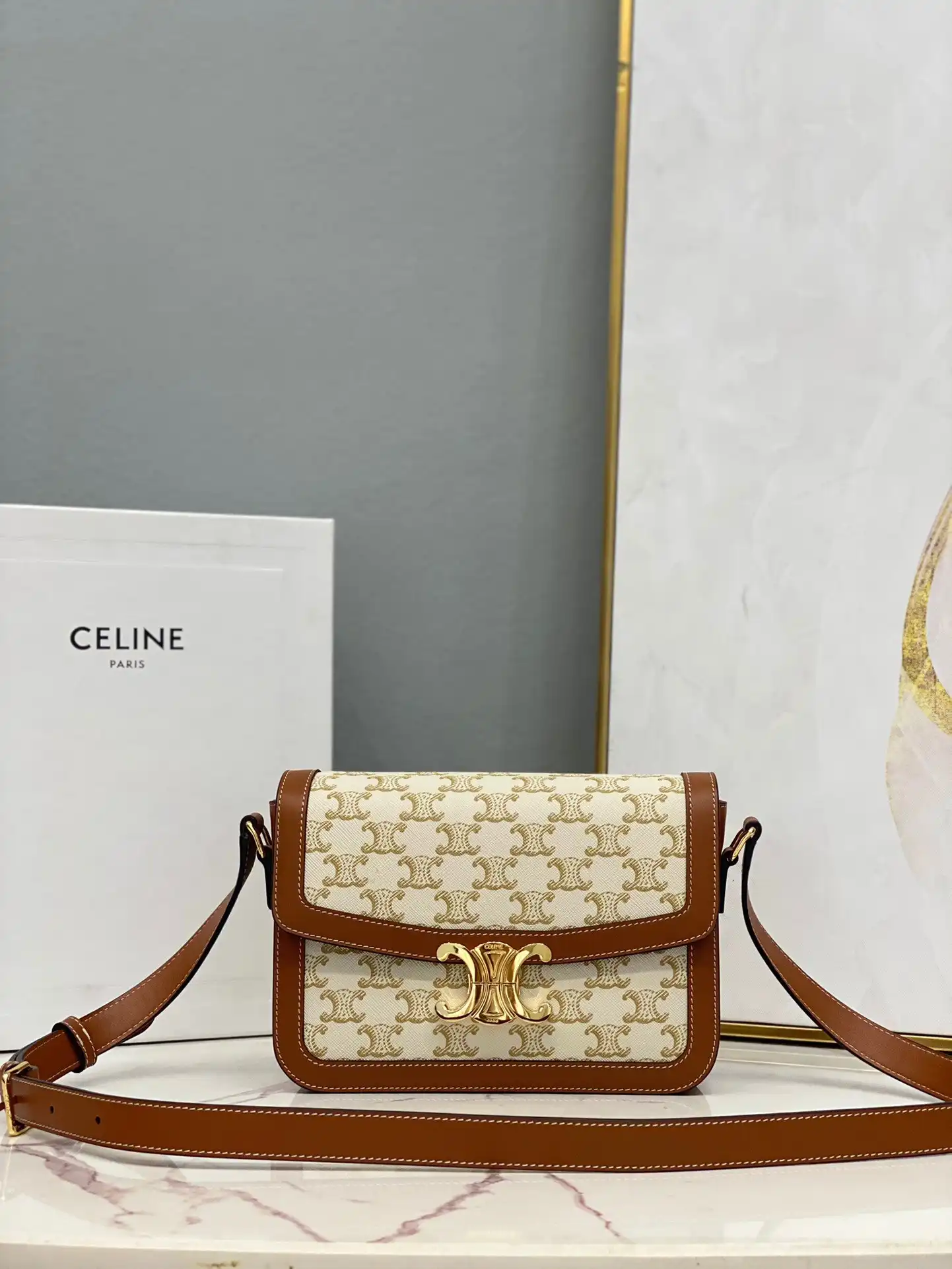 First bag ru CELIN* MEDIUM TRIOMPHE BAG