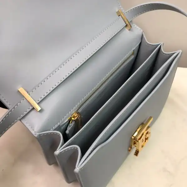 Frstbag ru BURBERRY SMALL TB Bag