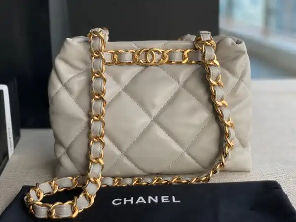 First Bag Ru CHANEL SMALL TOTE