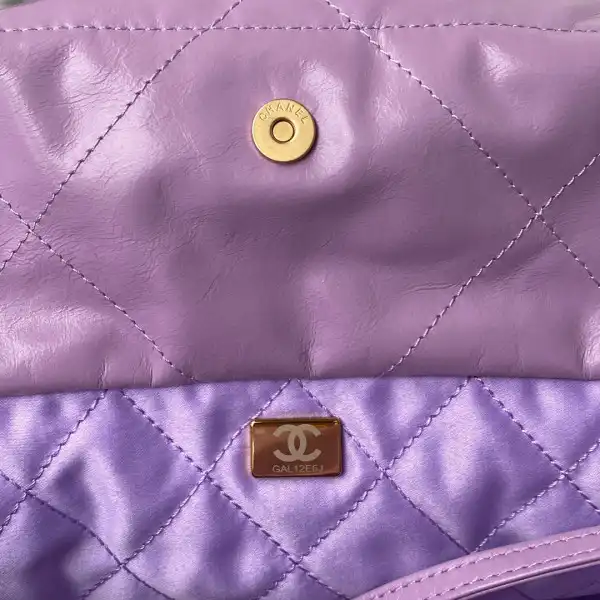 CHANEL 22 SMALL HANDBAG