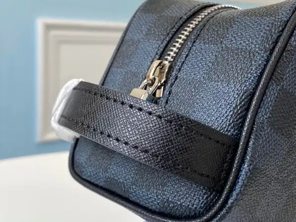 Repladies offers premium fake Louis bags at unbeatable prices. Our products are cheap because we focus on direct sales LOUIS VUITTON TOILETRY POUCH