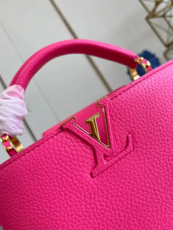 First Bag Ru LOUIS VUITTON CAPUCINES BB