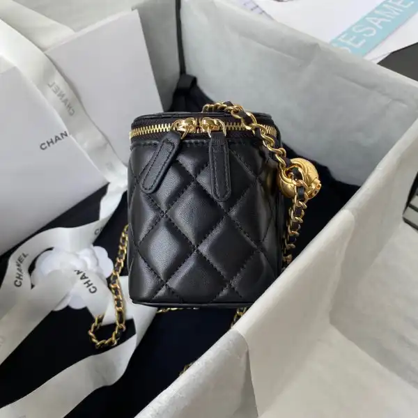 Firstbag Ru CHANEL CHANELUTCH WITH CHAIN