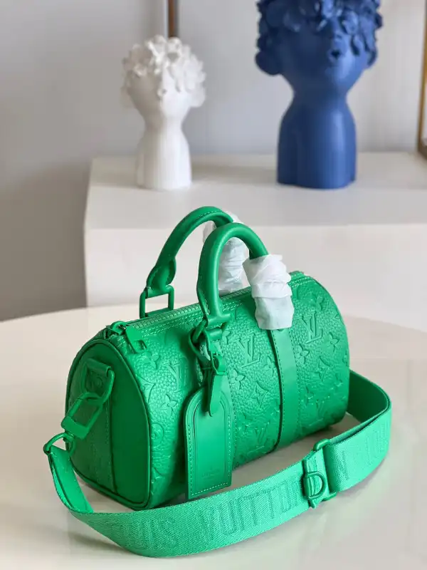 First bag ru LOUIS VUITTON KEEPALL BANDOULIÈRE 25