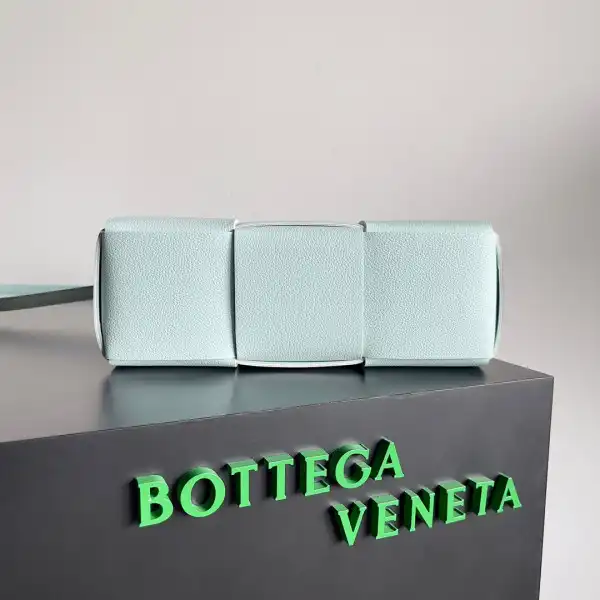 BOTTEGA VENETA ARCO MINI TOTE