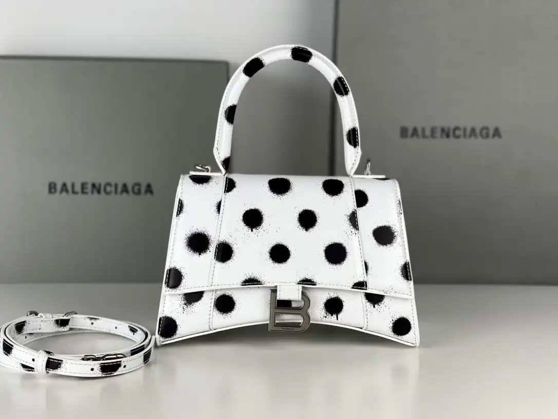 First bag ru BALENCIAGA HOURGLASS