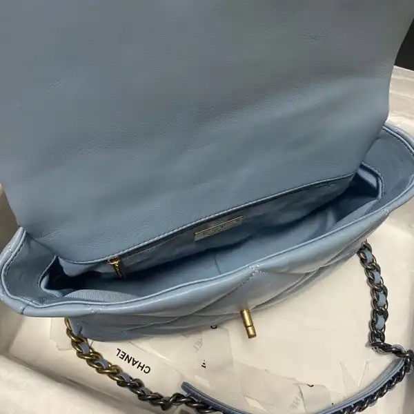 First bag ru CHANEL 19 FLAP BAG