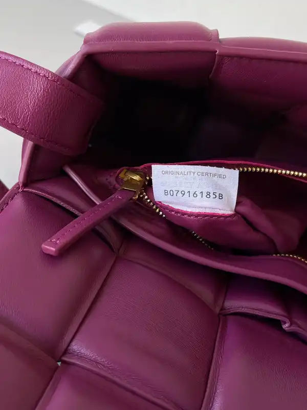 First bag ru BOTTEGA VENETA CASSETTE