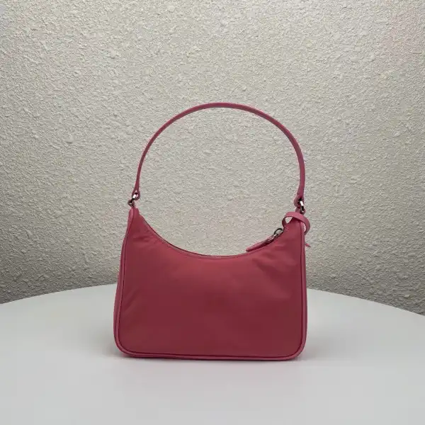 First bag ru Prada Re-Edition 2005 Re-Nylon mini bag