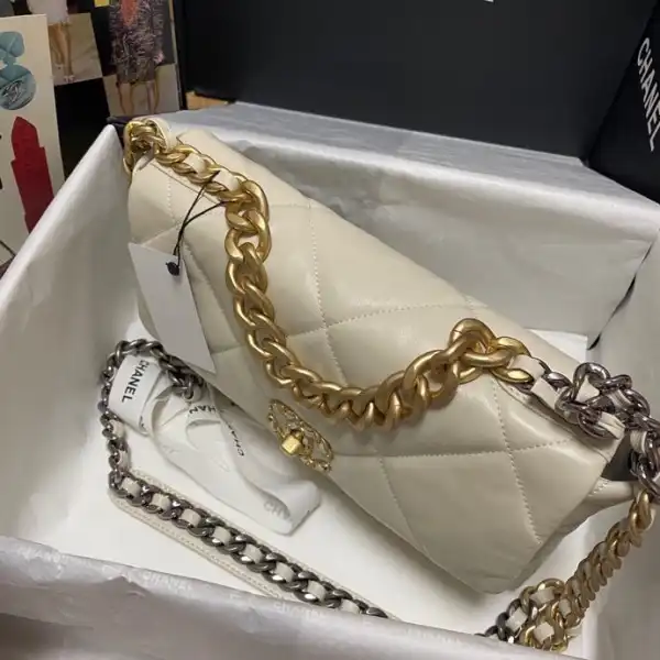 CHANEL 19 FLAP BAG