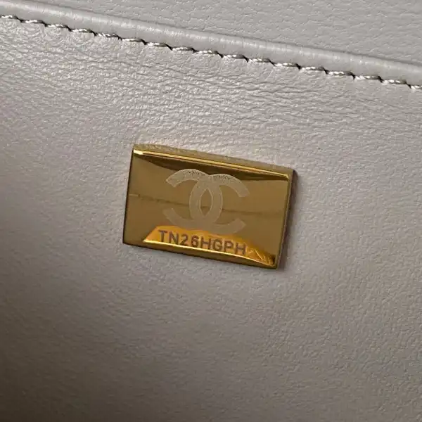 First bag ru CHANEL VANITY CASE