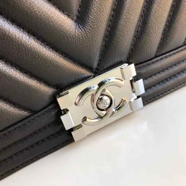 CHANEL BOY BAG 20CM 25CM