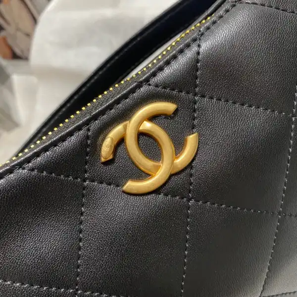 CHANEL HIPPIE BAG