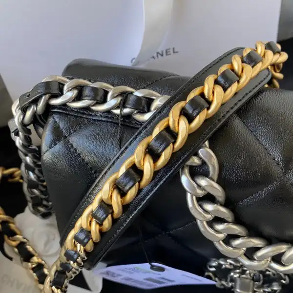 CHANEL 19 FLAP BAG