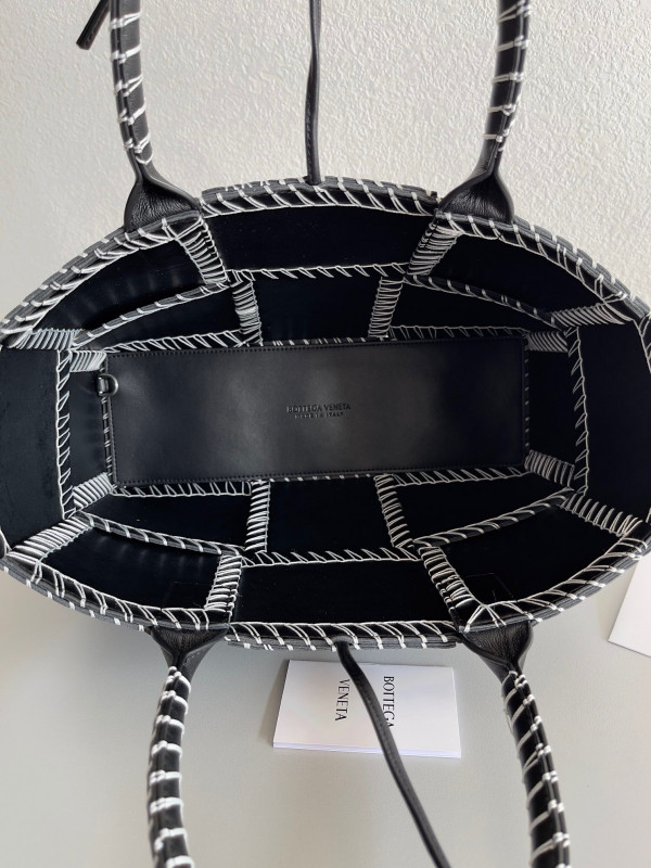 HOT SALE BOTTEGA VENETA Small Arco Tote Bag