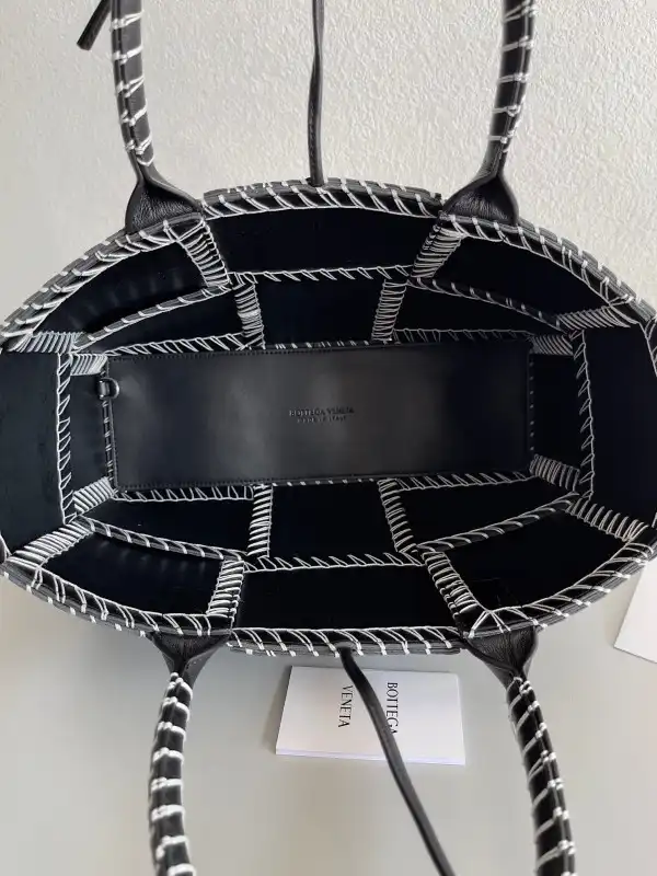 BOTTEGA VENETA Small Arco Tote Bag