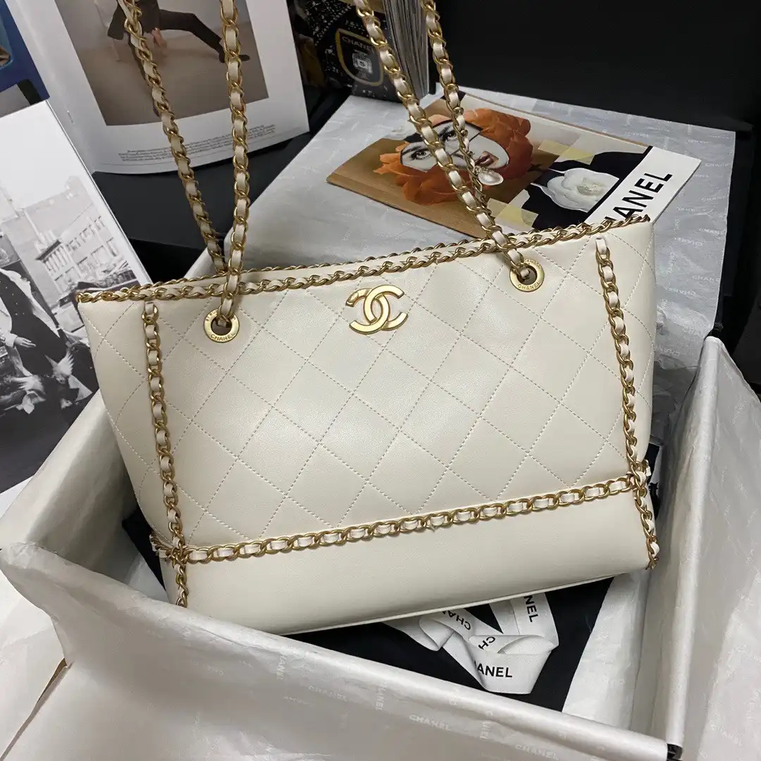 CHANEL SHOPPING BAG