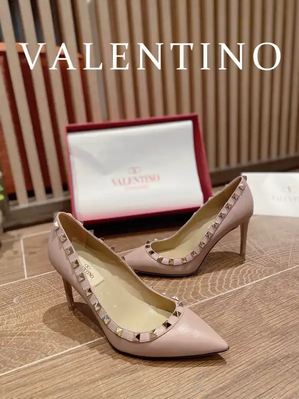 First Bag Ru VALENTINO ROCKSTUD HIGH HEELS