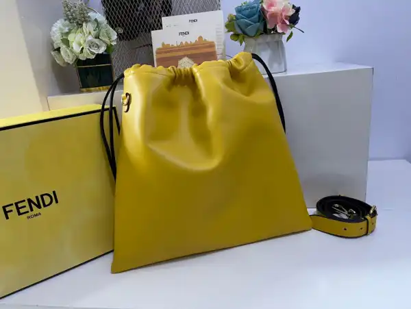 Firstbag Ru FENDI PACK MEDIUM POUCH