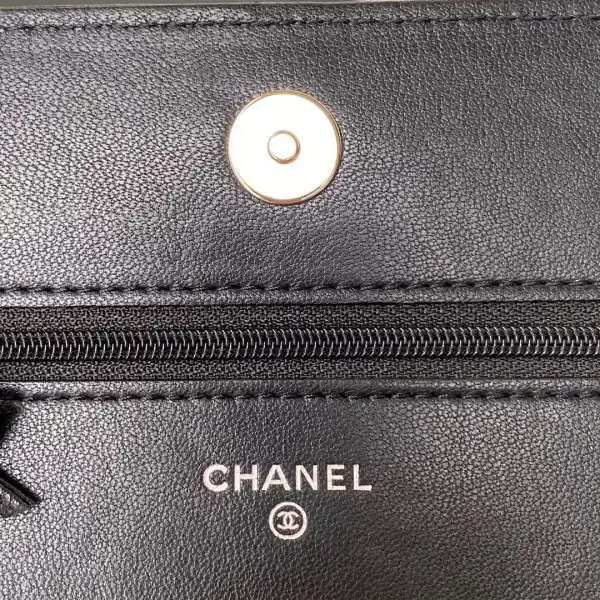 CHANEL19 WALLET ON CHAIN