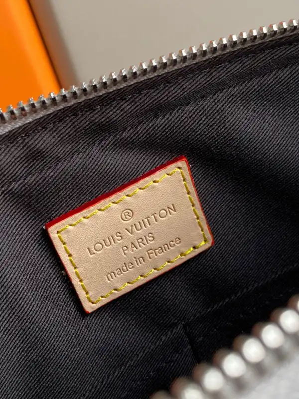 First bag ru LOUIS VUITTON TRIO MESSENGER