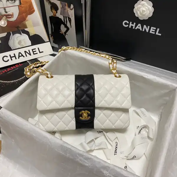 CHANEL CHANELASSIC HANDBAG