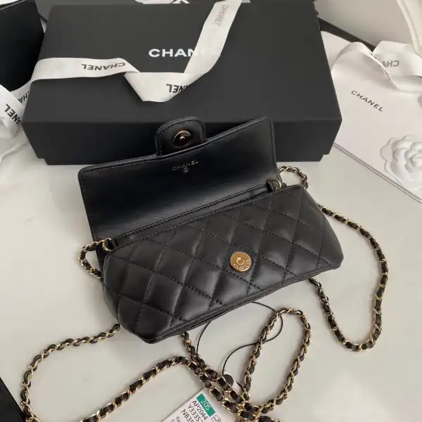 CHANEL GLASSES CASE WITH CHANELASSIC CHAIN